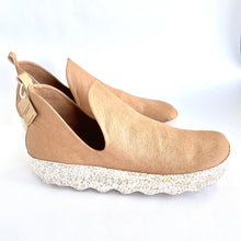 Load image into Gallery viewer, Asportuguesas City Corn Biofiber Sand and Natural Sole Trainers